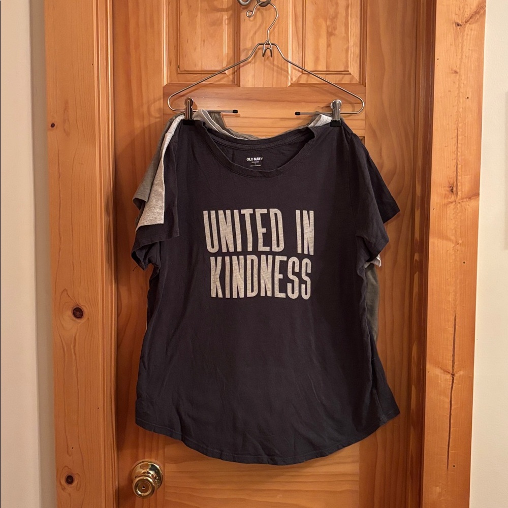 THREE Old Navy Tee
